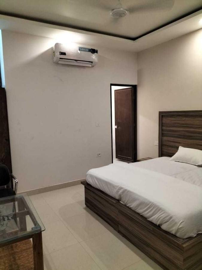 Oyo Flagship 81055 Hotel Barsana Phaphamau Экстерьер фото